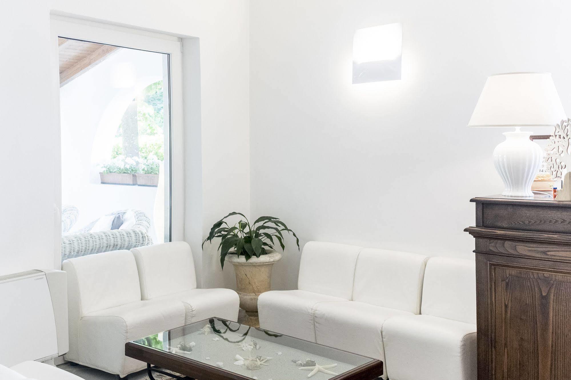 Hotel La Bussola 마리나디마사 외부 사진
